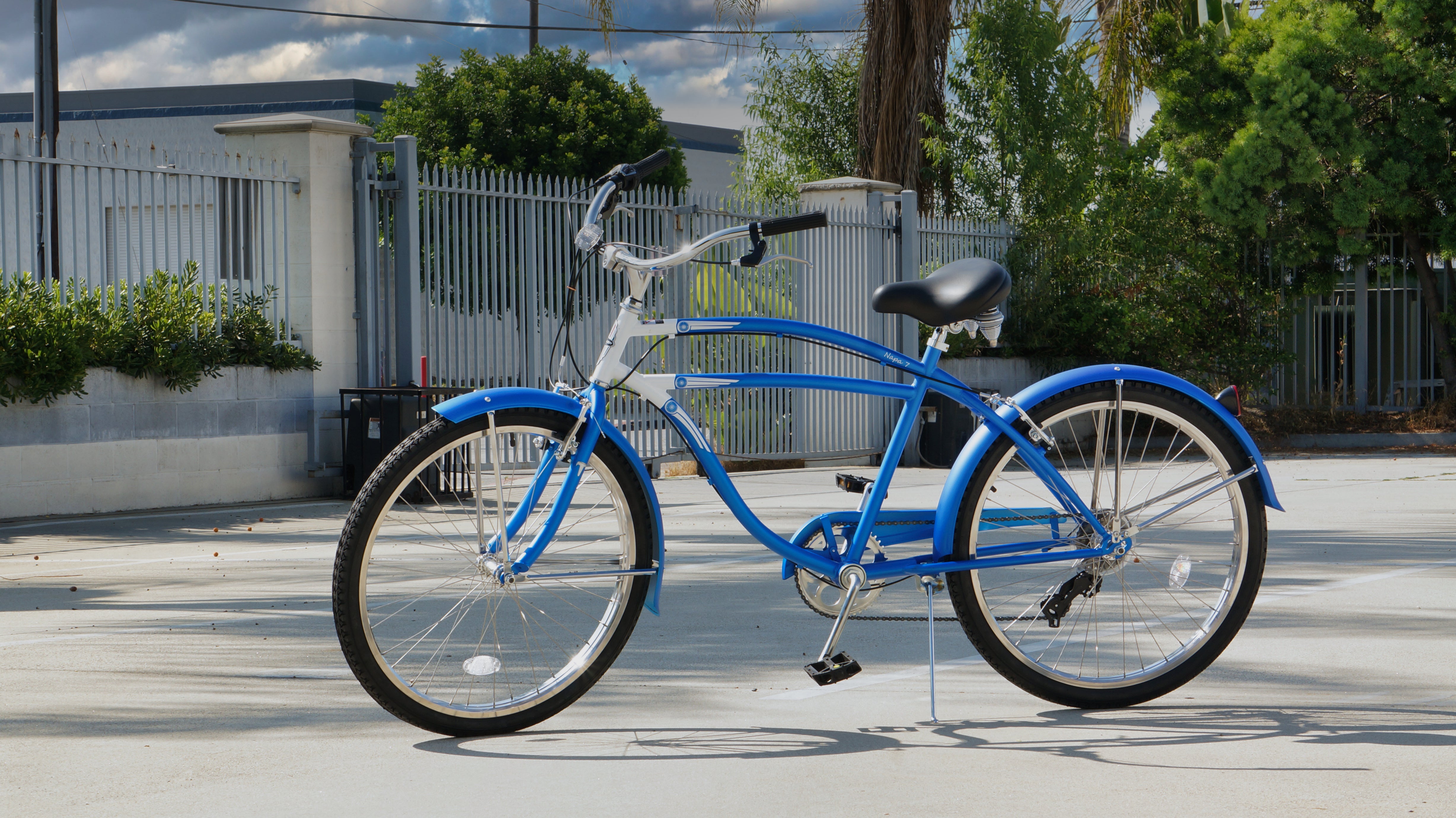 Tracer Bikes | Tracer Napa Cruiser Bike 7-Speed with Comfort Saddle and Steel Fenders |  Chico USA, Inc. 