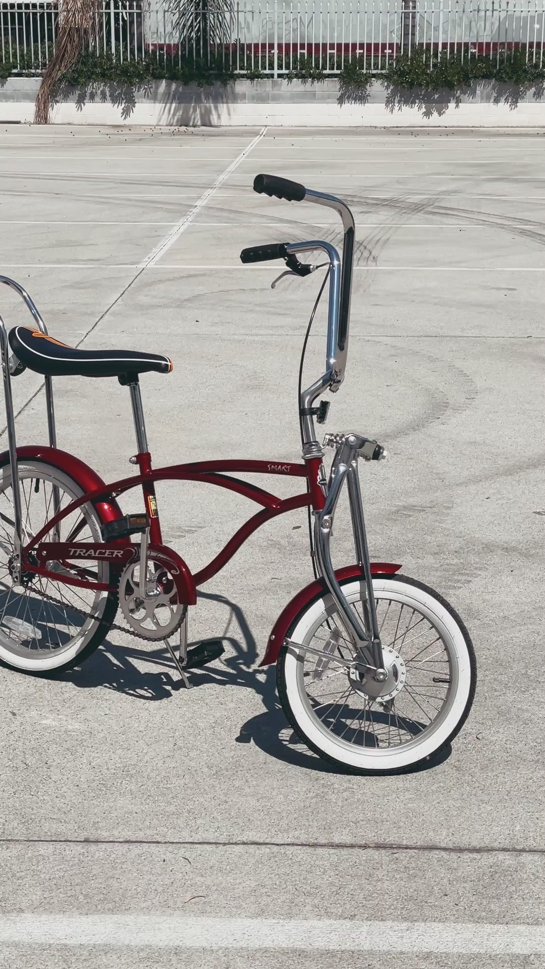 Load video: Tracer Smart Classic Beach Cruiser Bike, Single Speed with 36H Rims